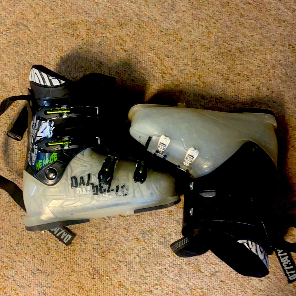 Dalbello Menace Skiing boots!